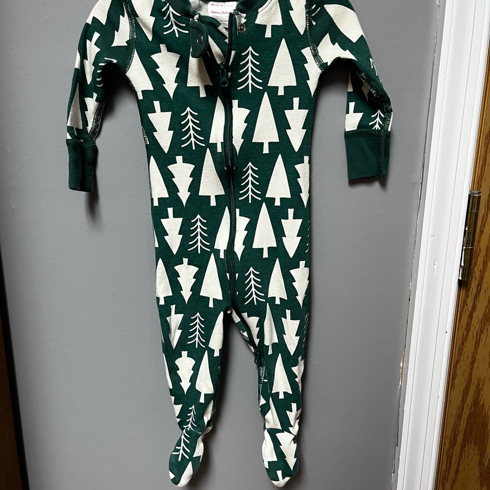 Hanna Andersson Forest Green and Cream Tree Print Footie